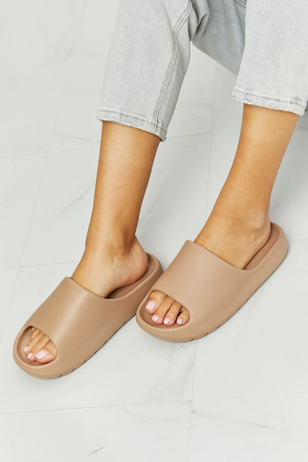 Slides in Beige