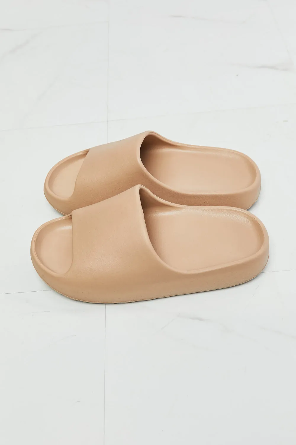 Slides in Beige