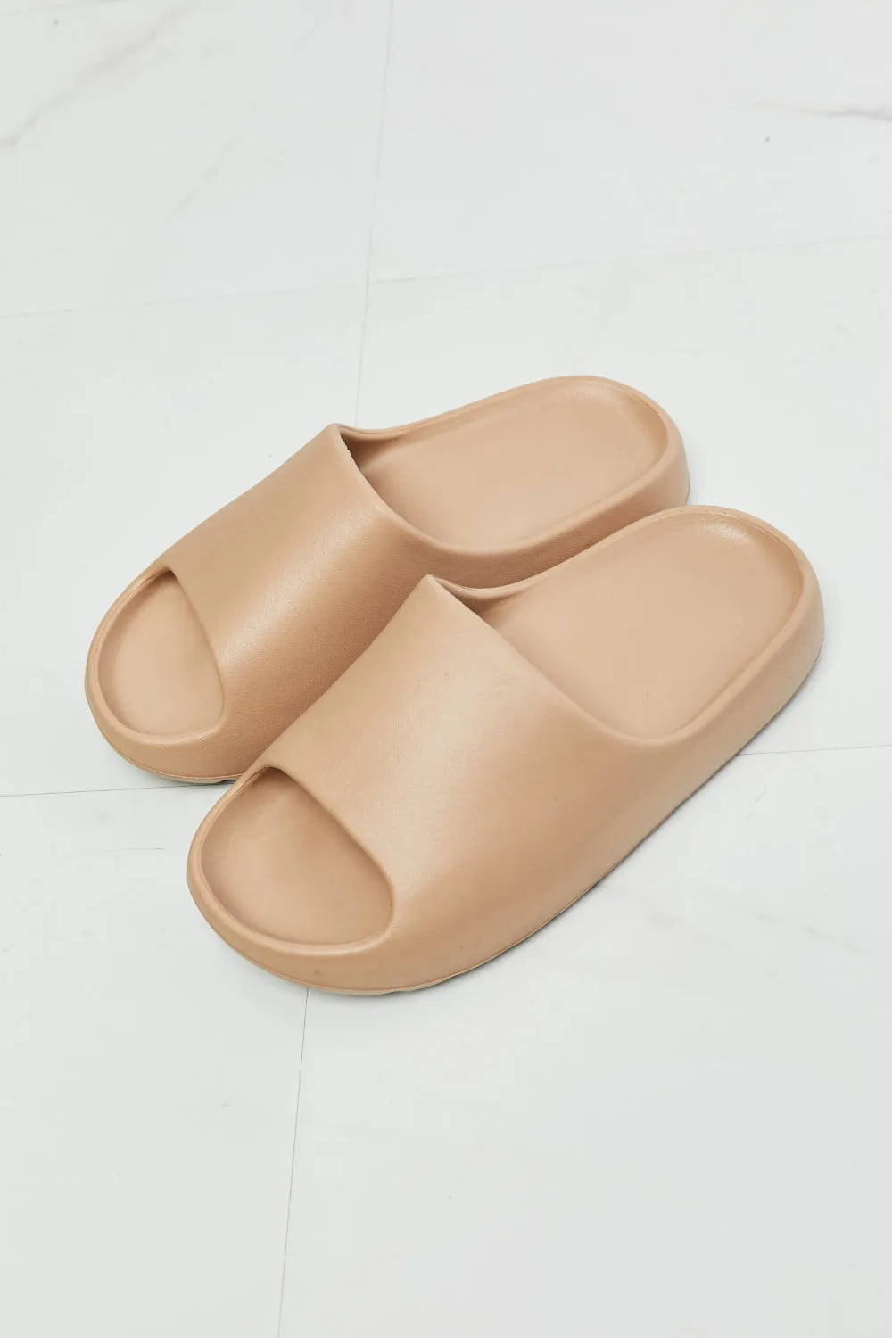 Slides in Beige