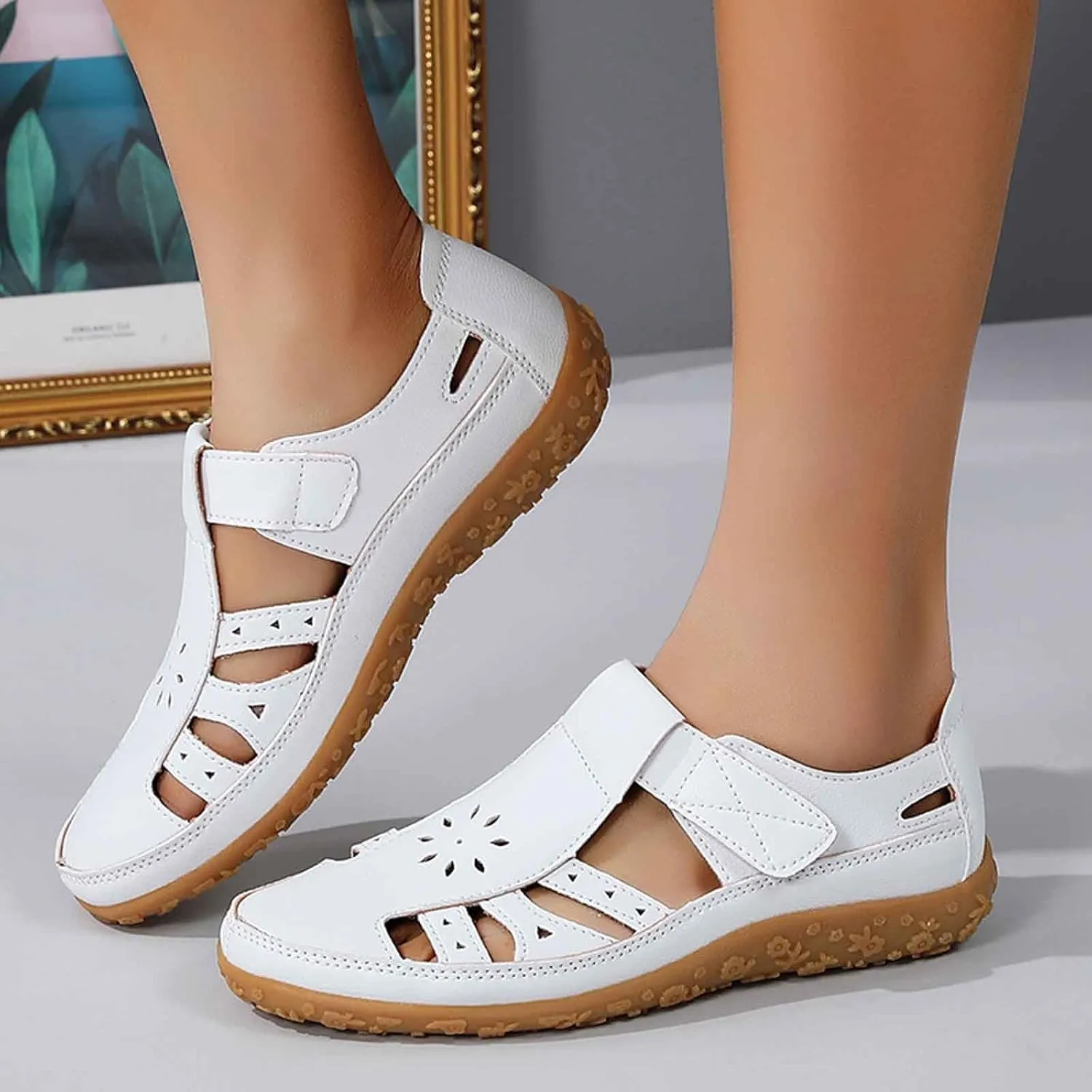 Women's Summer Sandals Breathable Perforated Casual Shoes Comfortable Flat Footbed Fashionable Closed Toe Beach Walking