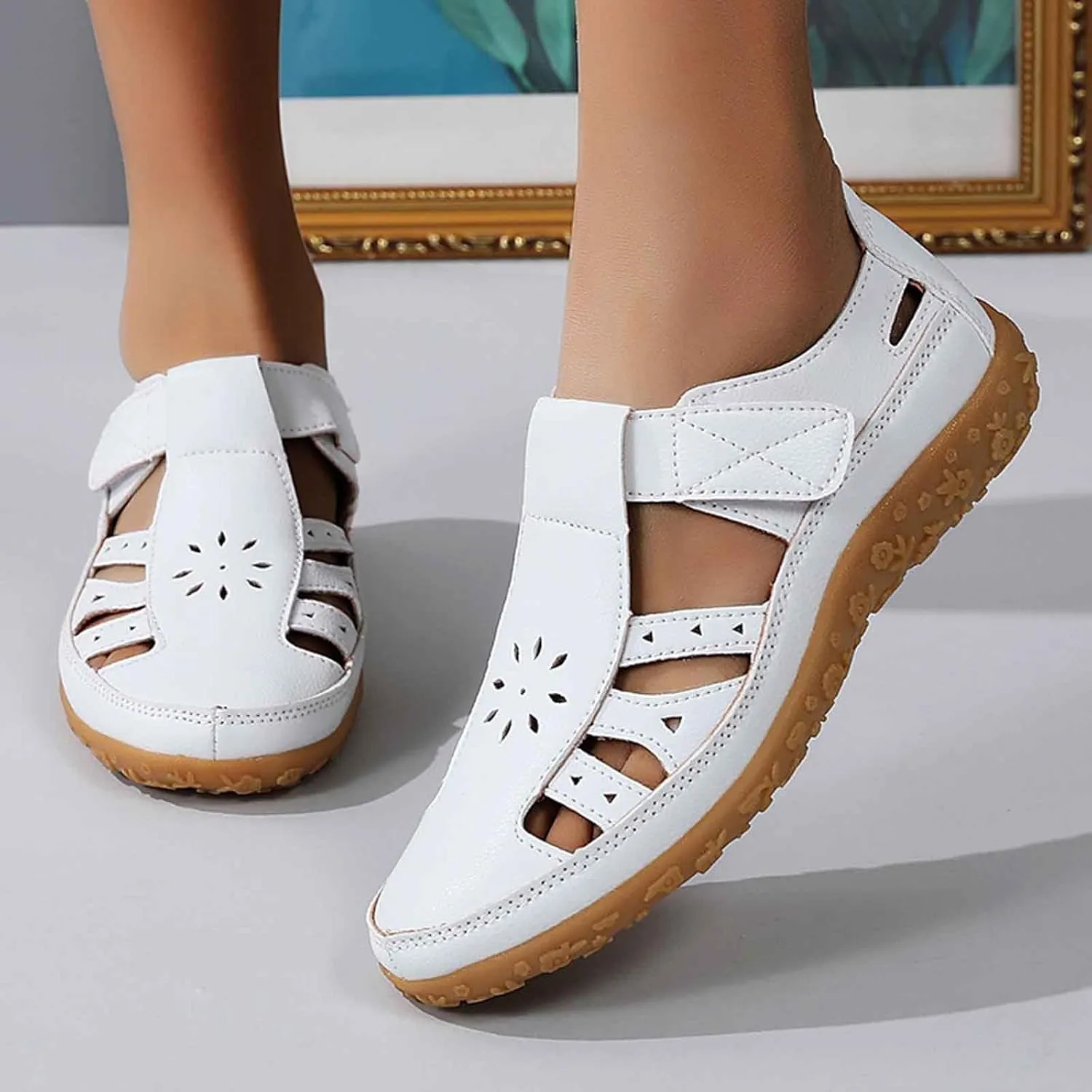 Women's Summer Sandals Breathable Perforated Casual Shoes Comfortable Flat Footbed Fashionable Closed Toe Beach Walking